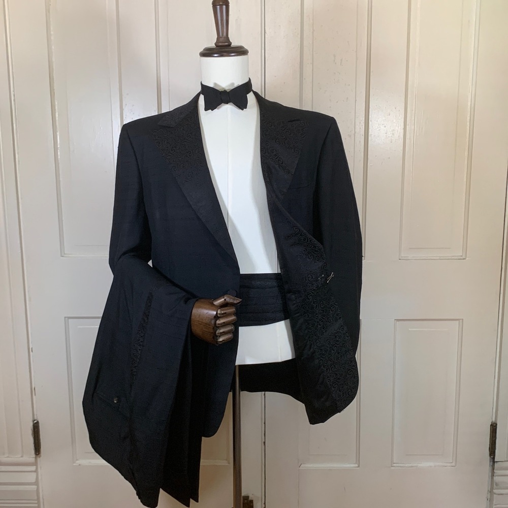 Vintage 1974 Tuxedo Suit Mens 34W Black Paisley Brocade Cummerbund Bow Tie